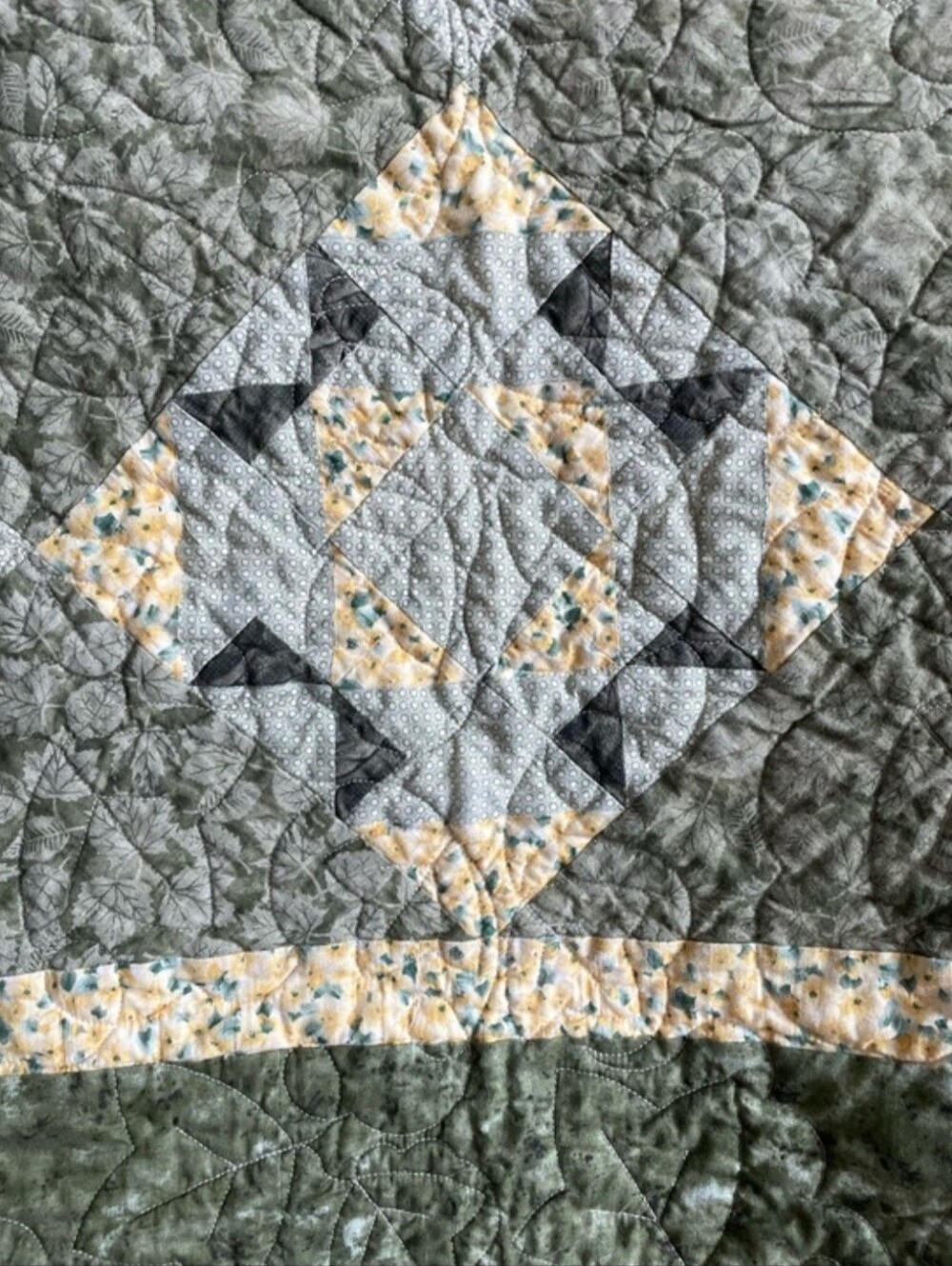 Handmade patchwork quilt - Picture 4 of 8
